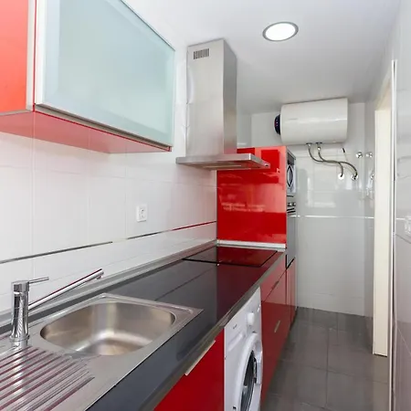 New Modern 2-bedroom Apartment *