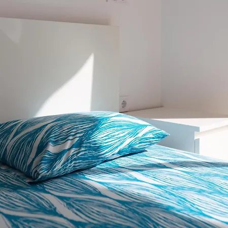 New Modern 2-bedroom Apartamento Torremolinos